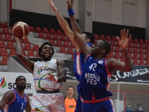 Basketbol Süper Ligi: Aliağa Petkim: 71- Anadolu Efes : 75