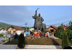 Kosova’da Yaşayan Sırplar, Sırbistan Cumhurbaşkanını Protesto Etti