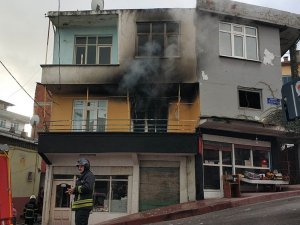 5 Yaşındaki Çocuk Çakmakla Oynarken Evi Yaktı, Annesi Gözyaşı İçinde İzledi