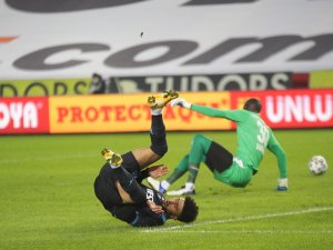 Süper Lig: Trabzonspor: 1 - Dg Sivasspor: 0 (İlk Yarı)
