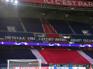 Parc Des Princes’e Irkçılık Karşıtı Pankartlar Asıldı