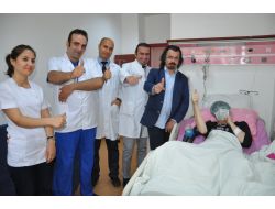 Ameliyatla Biri Kadın, Biri Erkek Oldu