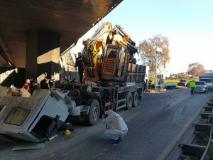 Trabzon’da Vinç Viyadüğe Takıldı: 1 Yaralı
