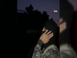 Özel Harekat Polisi Zırhlı Araçta 5 Vakit Ezan Okuyor