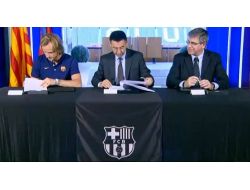 Rakıtıc Barcelona İle İmzaladı