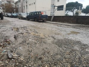 Dikili Yağmura Teslim Oldu
