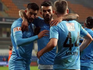 Süper Lig: Medipol Başakşehir: 0 - Gaziantep Futbol Kulübü: 1 (İlk Yarı)