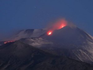 Etna Yanardağı Yeniden Faaliyete Geçti