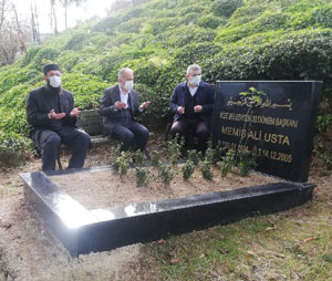 Rize Belediye Başkanı Metin'den Merhum Rize Belediye Başkanı Memiş Ali Usta’nın Kabrine Ziyaret