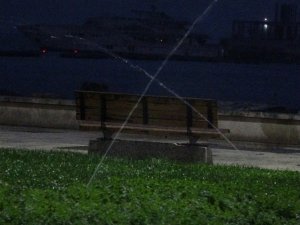İbb Yağmurlu Havada Çimleri Suladı