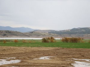 Suları Çekilen Baraj Gölü Tarım Alanına Döndü