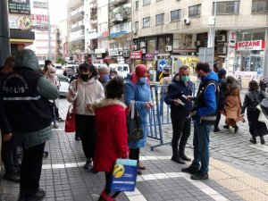 Trabzon’un En İşlek Caddelerinde Hes Kodu Uygulaması Sürüyor