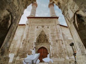 Mevlana, ‘Şeb-i Arus’ Klibiyle Anıldı