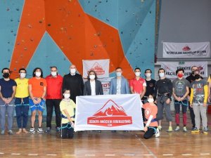 Yomra Cimnastik Spor Kompleksinde Yapılan Tırmanma Duvarında Şampiyonlar Yetişiyor