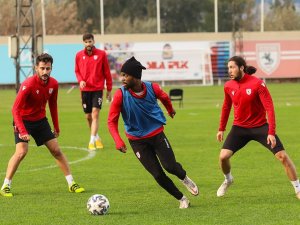 Samsunspor’da Futbolcuları ‘Yıldırım’ Çarptı: 30’ar Bin Tl Ceza