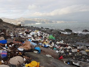 Biz Kirlettik Dalgalar Geri Verdi