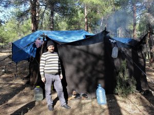 65 Yıllık Hayatının Tamamını Ormanda Çadırda Yaşayarak Geçirdi
