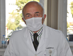 Rize'de Sevilen Doktor İçin "Emekli Olmasın" Diye İmza Kampanyası Düzenlendi