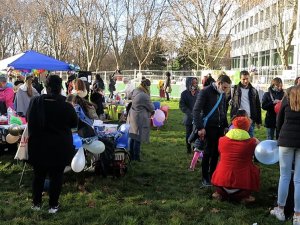 Fransa’da Okul Aile Birliklerinden Ve Velilerden Maske Karşıtı Protesto