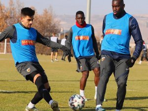 Kayserispor’da Kanga Ve İsmail Kadroda