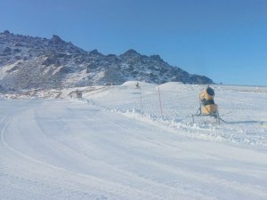 Hacılar Kapı Pistinde Kayak Sezonu Açıldı