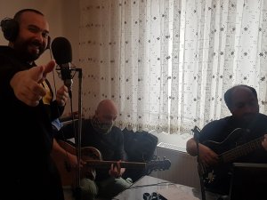 Fahrettin Koca’nın Sözlerini Derleyerek ’Korona’ Bestesi Yaptılar