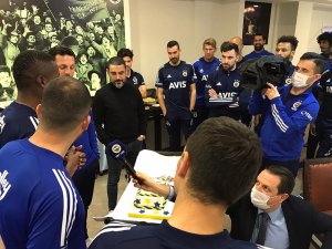 Fenerbahçe’de Samatta’nın Doğum Günü Kutlandı