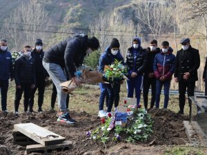 Abdullah Avcı Ve Futbolcular, Özkan Sümer’in Mezarını Ziyaret Etti