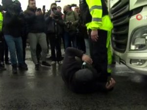 İngiltere’de Mahsur Kalan Tır Şoförlerinden Protesto