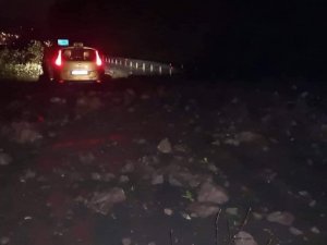 Artvin’de Heyelan Nedeniyle Karayolu Trafiğe Kapandı