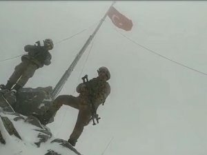 Mehmetçiğin Çetin Kış Şartlarına Rağmen Vatan Nöbeti Sürüyor