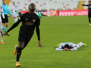 Sivasspor, Sahasında 158 Gün Sonra Kazandı