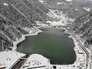 Uzungöl Kısmen Dondu