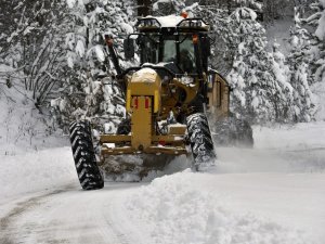 Gümüşhane’de Kar Nedeniyle Kapanan Köy Yolları Ulaşıma Açılıyor