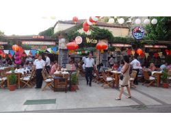 Alman Turistler, Fransa Maçı İçin Televizyon Başına Koştu