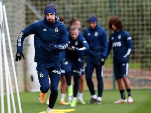 Fenerbahçe’de Samatta, Valencia, Lemos Ve Tolga Takımla Çalıştı