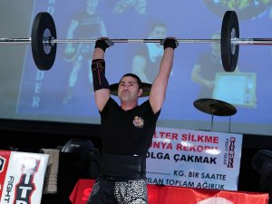 Tolga Çakmak, Halter Silkmede Dünya Rekoru Kırdı