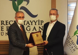 Recep Tayyip Erdoğan Üniversitesi'nden Emekli Olan Genel Sekreter Yardımcısı Cehri Hut'a Veda