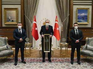 Cumhurbaşkanı Erdoğan, Avusturya’daki Terör Saldırısında Kahraman Olan İki Türk’ü Kabul Etti