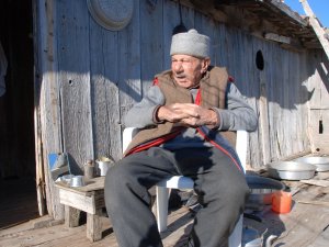Düğmeli Evin İhtiyar Delikanlısı