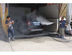 Hava Sıcakları Artınca Oto Yıkamalar Adam Yıkamaya Döndü