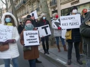 Fransa’da Evsizler Ve Kiracılar Çözülmeyen Lojman Sorununu Protesto Etti