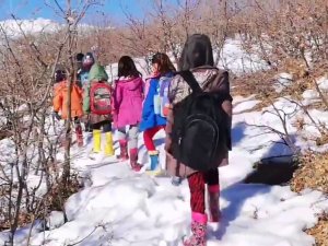 Siirt’te Köy Öğrencileri Eba’ya Girmek İçin -10 Derecede Saatlerce Yürüyerek Şebeke Aradı