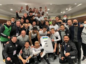 Beşiktaşlı Futbolcular Galibiyeti Başkan Çebi’ye Armağan Etti