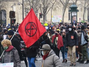 Paris’te Polis Şiddeti Karşıtı Protesto