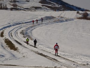 Kayakçılar Yarışlara Yüksek Kesimlerde Hazırlanıyor