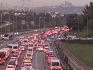 80 Saatlik Kısıtlamanın Sonlanmasıyla E-5’te Trafik Yoğunluğu