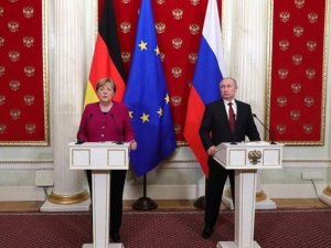 Putin Ve Merkel, Ortak Covid-19 Aşı Üretimini Görüştü