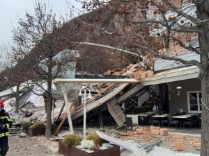 İtalya’da Heyelan Nedeniyle Bir Otel Yıkıldı