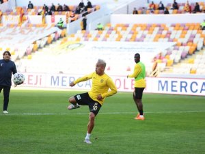 Yeni Malatyaspor’da Cueva’nın Affedilmesi Gündemde